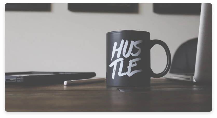 Black mug that says Hustle